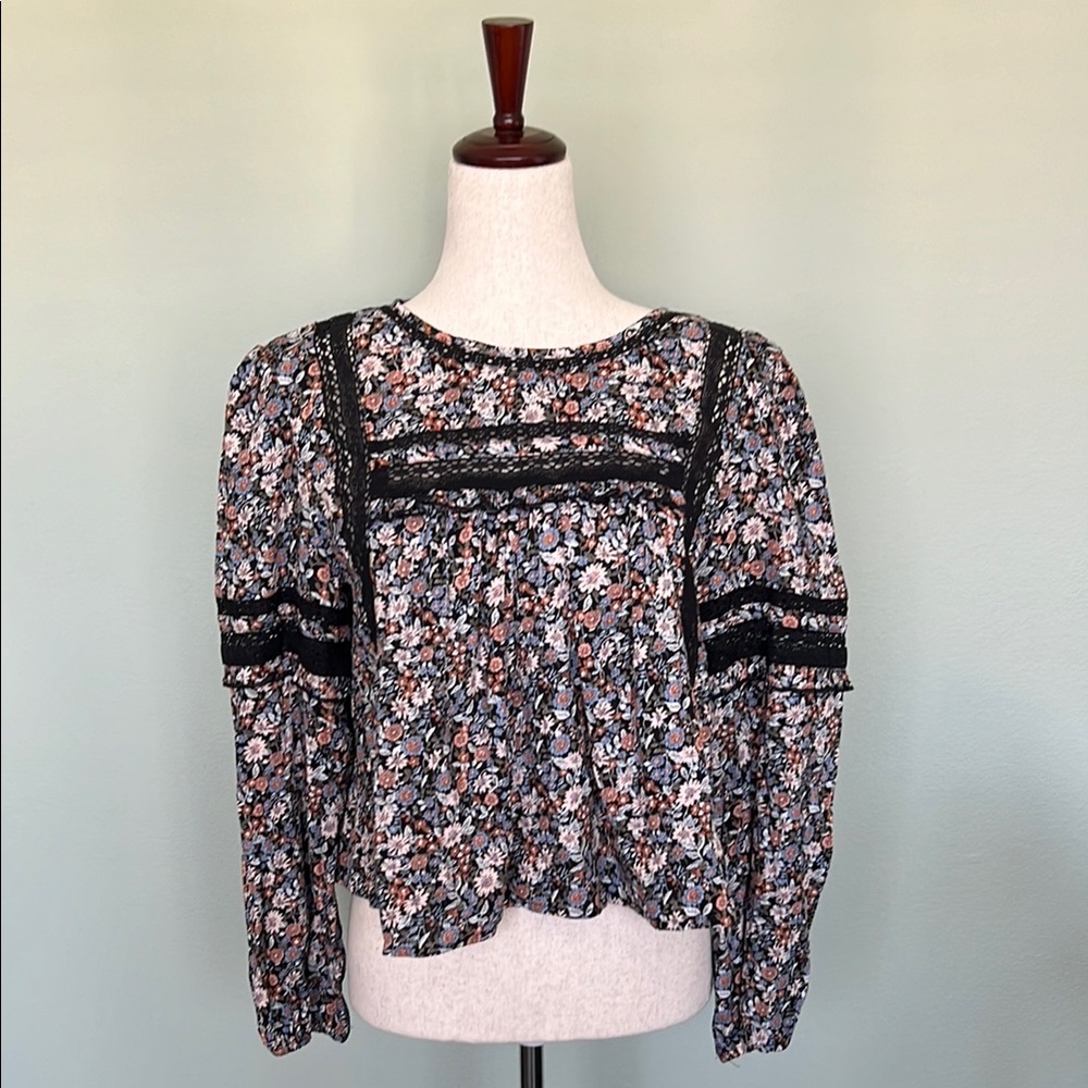 NWOT Women’s American Eagle Outfitters Black Lace Floral Tie Back Long Sleeve